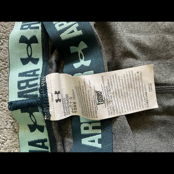 Under Armour Compression Shorts - Picture 3 of 3